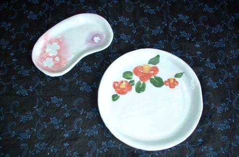 愛媛・砥部・手びねり体験】絵付けも体験できます。小さなお子様からOK