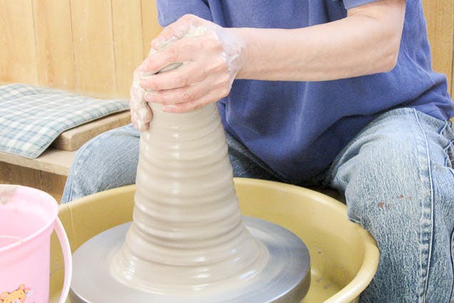 神戸市内で本格電動ロクロ体験】100の色見本＆土の種類も選べる！粘土