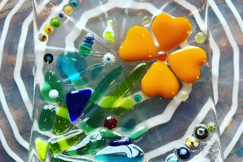 【兵庫・有馬温泉・ガラス細工】色とりどりのパーツで作ろう！ヴェネチアングラスプレート