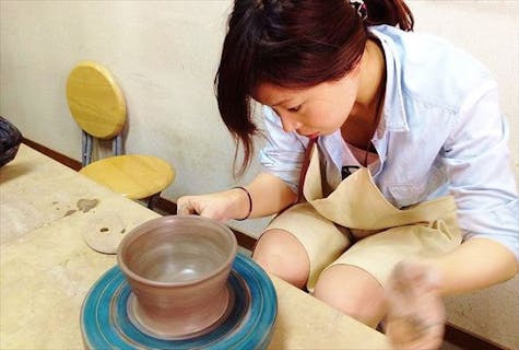 【手びねり】兵庫・初心者も扱いやすい信楽粘土で挑戦！陶芸体験