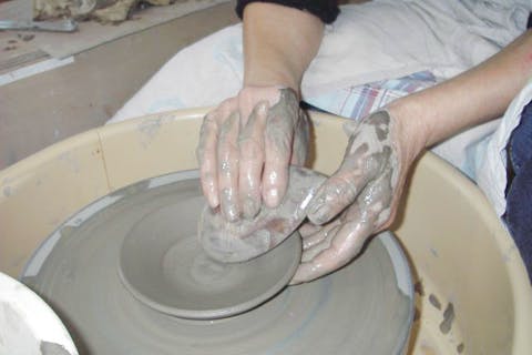 【埼玉・陶芸・電動ろくろ】緑豊かな陶房で体験！わくわくの電動ろくろ