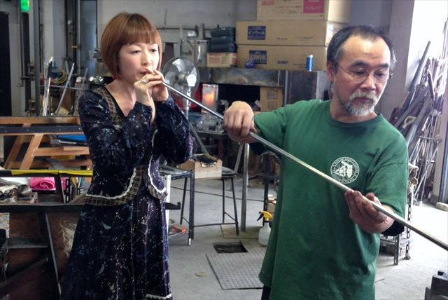 【北海道小樽・吹きガラス体験】初めての方でも器を作ることができる！小樽の工房で吹きガラス体験