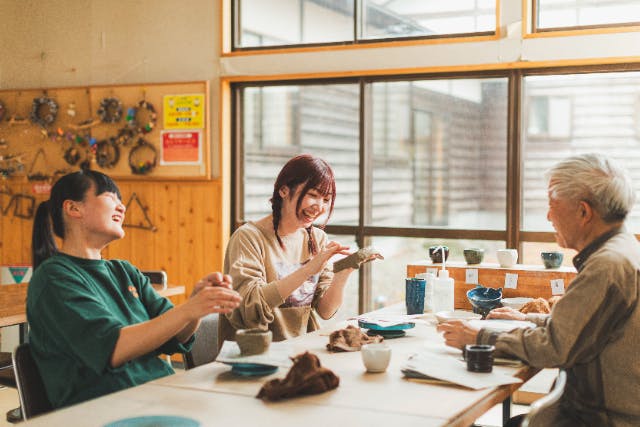 【秋田・田沢湖・陶芸体験】お気に入りのカップやお椀を作ろう♪森林工芸館 手びねり陶芸体験