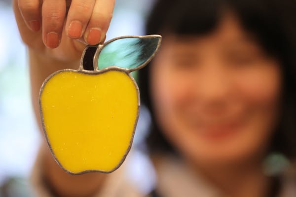 大阪梅田・ガラス細工・ステンドグラス】光と色ガラスが生み出すアート