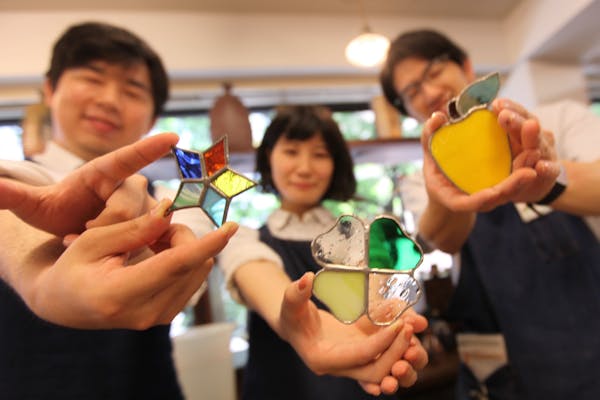 大阪梅田・ガラス細工・ステンドグラス】光と色ガラスが生み出すアート