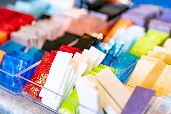 長野・フュージング】色とりどりのガラスを乗せてアクセサリーを作ろう