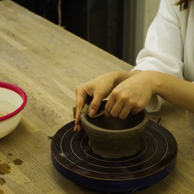ろくろを使った陶芸体験