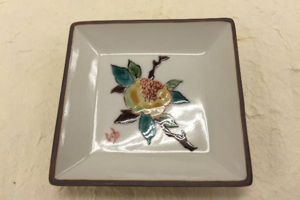 東京・中目黒・絵付け】石川県の伝統的な九谷上絵を体験しよう