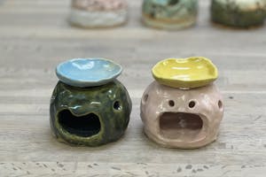 東京・中目黒・手びねり】陶芸でアロマポットを作ろう！香りと灯りで