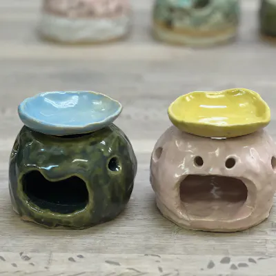 東京・中目黒・手びねり】陶芸でアロマポットを作ろう!香りと 東京・中目黒・手びねり】陶芸でアロマポットを作ろう!香りと