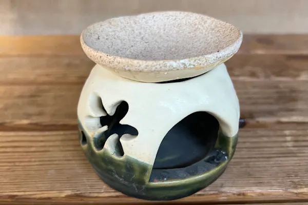 東京・中目黒・手びねり】陶芸でアロマポットを作ろう！香りと灯りで