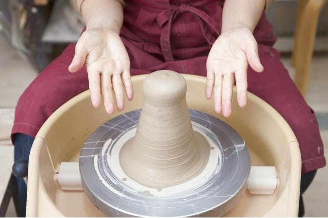 JR大阪駅から徒歩3分・電動ろくろ】毎日開催！一番人気！気分は陶芸家