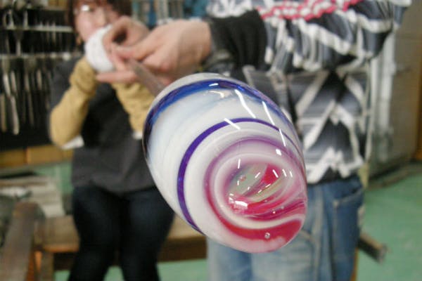 大田区・駅徒歩4分・吹きガラスでオリジナルグラスを作ろう｜アソビュー！