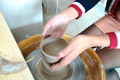 愛知・名古屋・電動ろくろ】陶芸＋絵付け・色塗りを1度に体験