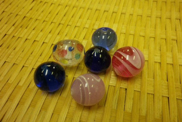 【静岡市・ガラス工芸】丸くてかわいい！オリジナルのとんぼ玉作りに挑戦しよう（2個制作）