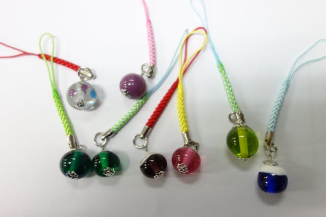 【静岡市・ガラス工芸】丸くてかわいい！オリジナルのとんぼ玉作りに挑戦しよう（2個制作）