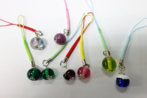 【静岡市・ガラス工芸】丸くてかわいい！オリジナルのとんぼ玉作りに挑戦しよう（2個制作）