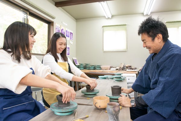 岡山・瀬戸内・手びねり】リーズナブルに体験！コップや小皿を作ろう！伝統工芸士が指導する備前焼 手びねり陶芸体験（60分）｜アソビュー！