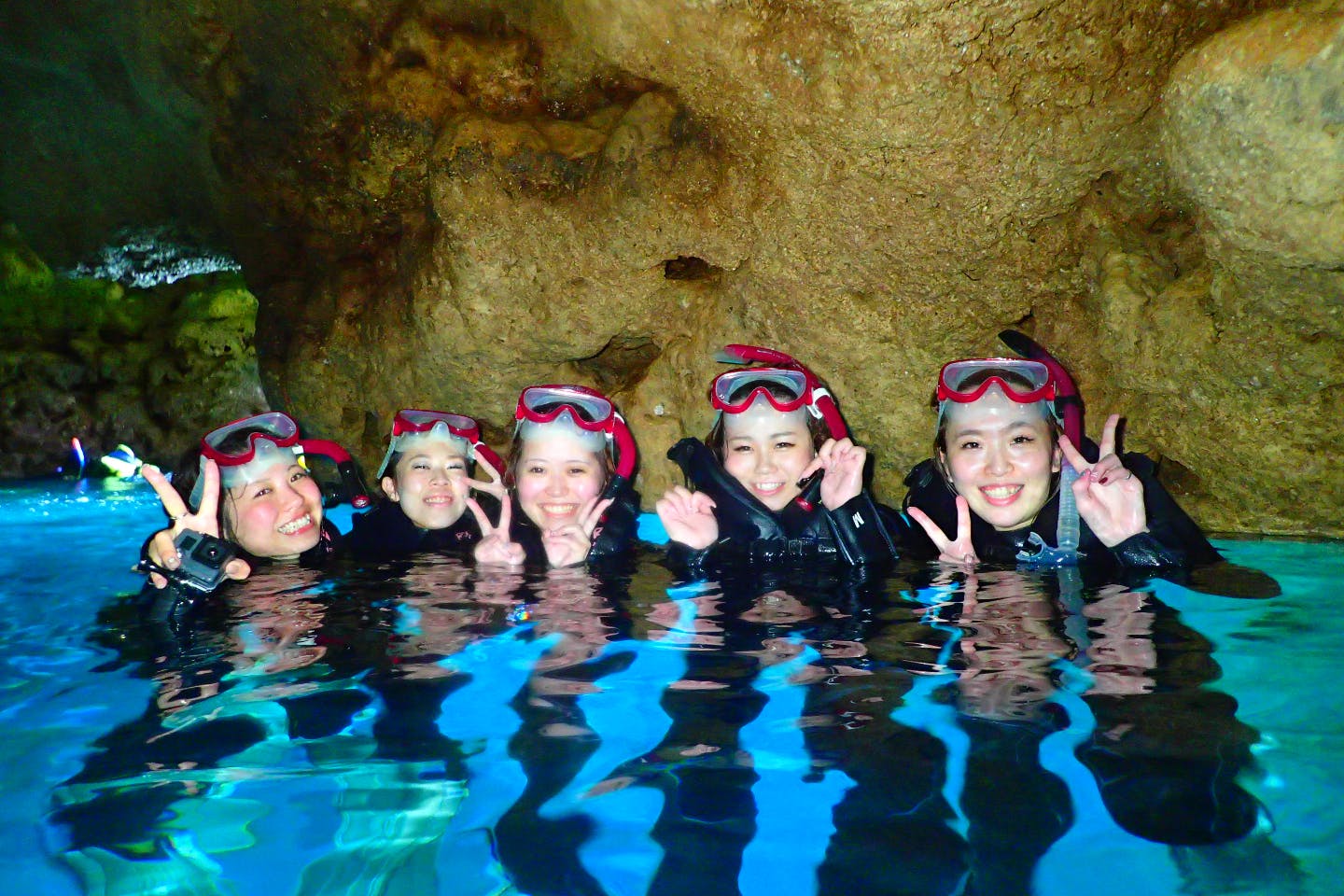 【沖縄・青の洞窟・シュノーケリング 】奇跡のブルーワールド！青の洞窟をめぐろう！初心者、泳げなくてもOK