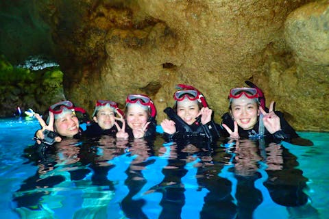 【沖縄・ボートで青の洞窟・シュノーケリング 】奇跡のブルーワールド！青の洞窟をめぐろう！初心者、泳げなくてもOK