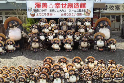 滋賀・信楽・型押したぬき作り】信楽名物の縁起物たぬきを作ろう 