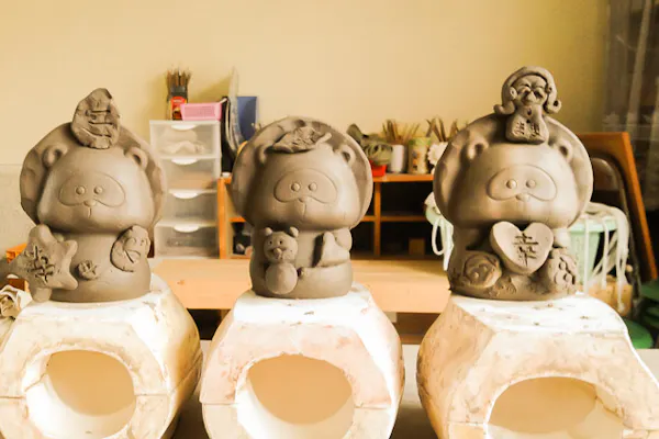 滋賀・信楽・型押したぬき作り】信楽名物の縁起物たぬきを作ろう 