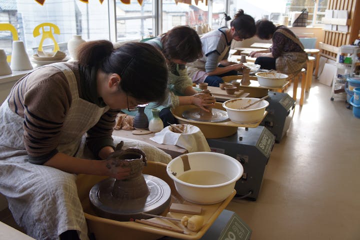 埼玉 所沢 陶芸体験 電動ろくろで陶器を作ろう 実演付きレクチャーで安心です アソビュー