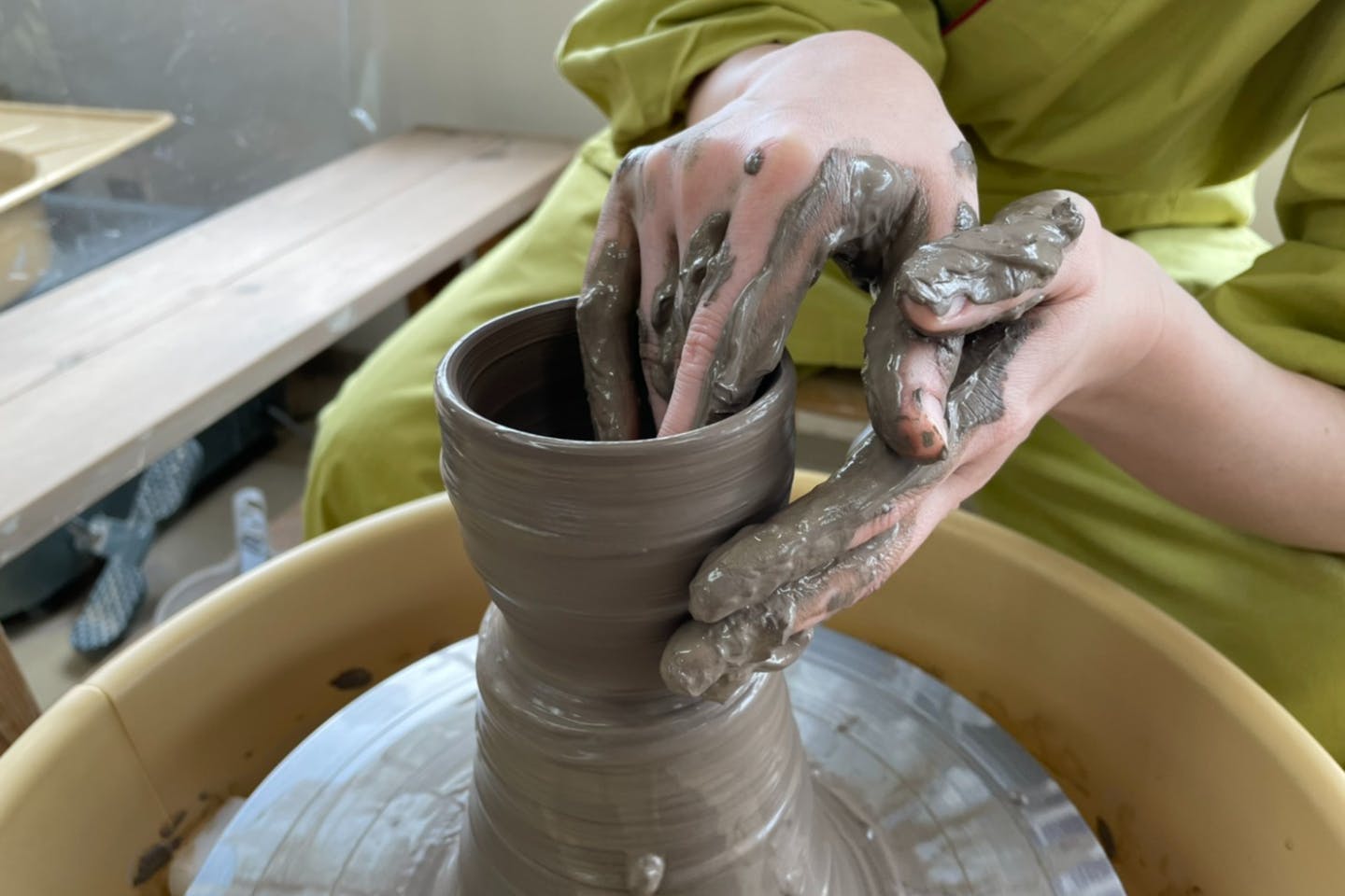 【埼玉・所沢・陶芸体験】電動ろくろで陶器を作ろう！実演付きレクチャーで安心です