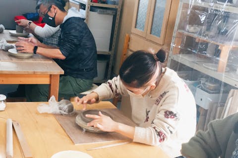 【大分市・陶芸体験】粘土を自由な形にアレンジ！手びねり陶芸体験