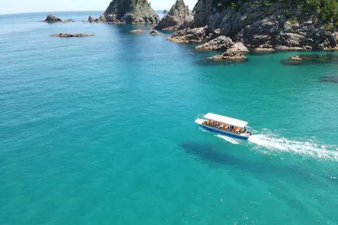 鳥取県岩美・浦富海岸・冒険クルージング「小型船うらどめ号」（約50分）