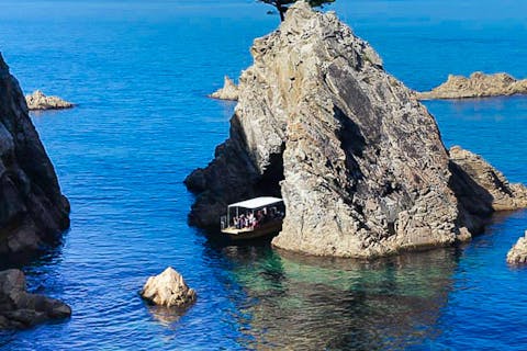 鳥取県岩美・浦富海岸・冒険クルージング「小型船うらどめ号」（約50分）