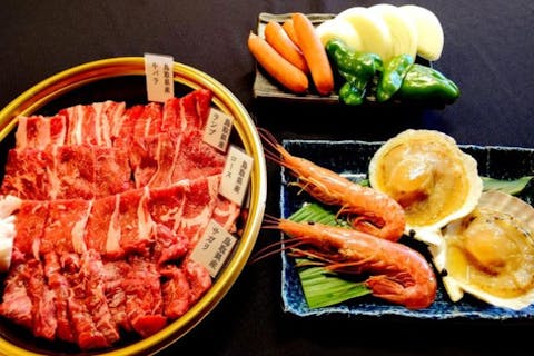 【鳥取・浦富海岸・クルージング＆BBQ】アソビュー限定！お手軽BBQ＜バラエティセット＞と浦富海岸島めぐり遊覧船セット券