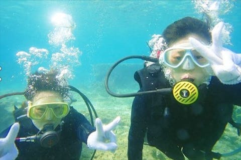 【沖縄県・北谷町・体験ダイビング】カラフルな熱帯魚がお出迎え！砂辺1ダイブ★お魚餌付け無料！