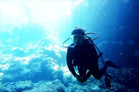 【沖縄・青の洞窟・体験ダイビング】幻想的な世界に感動！青の洞窟1ダイブ★沖縄出身のベテランガイドがご案内！