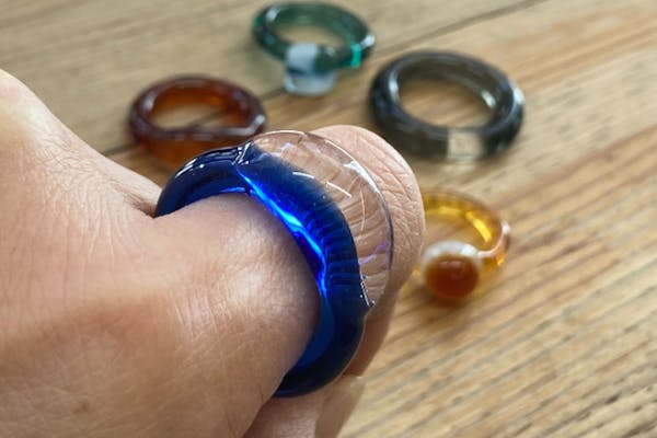 ガラス作家　オカベマキコ さん　シャボン玉リング　指輪　リング リングホルダー (2個1組) | 三野直子 | niguramu