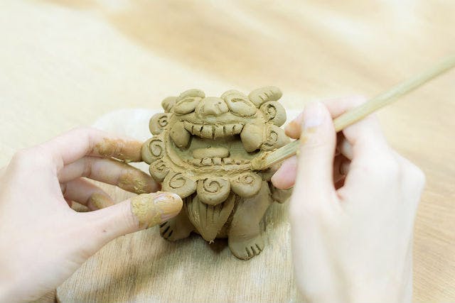 沖縄・本部町・陶芸体験】粘土遊び感覚で自由に作れるシーサー
