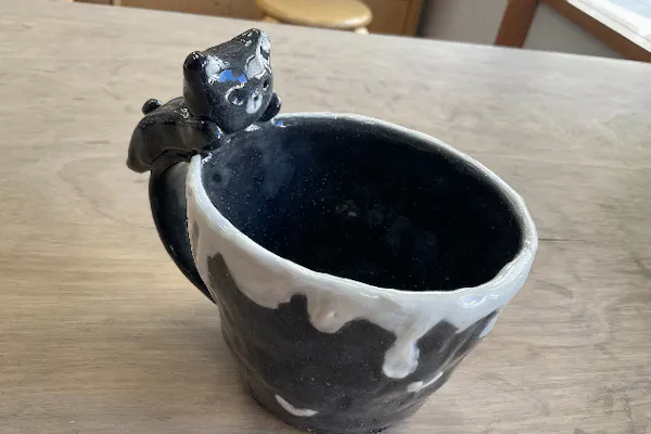 静岡・熱海・陶芸体験】貴重な黒御影土でつくる絵付けまでできる本格て