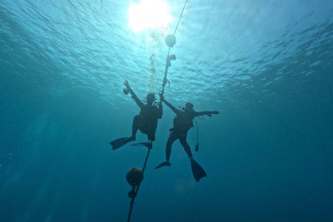 当日予約OK【ボートで賢く楽々青の洞窟・沖縄・体験ダイビング】1グループ貸切！GOPROでインスタ映えする写真・動画枚数制限無し無料プレゼント！神秘的な青の洞窟で非日常体験