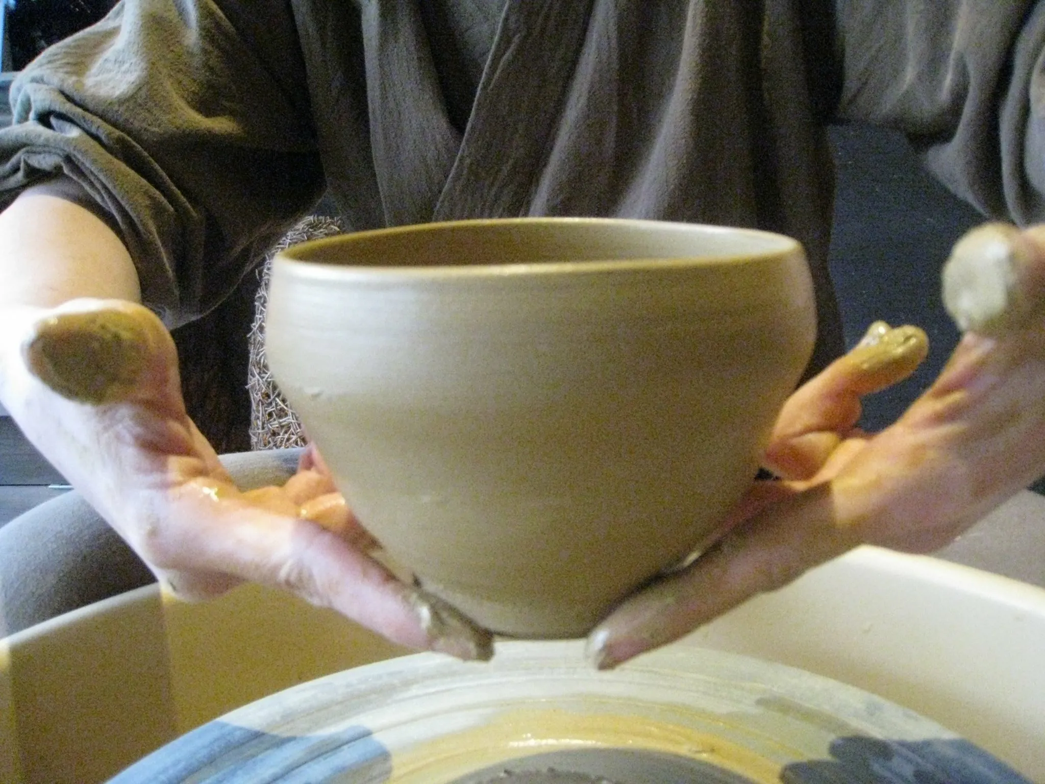 京都 陶芸体験 ラーメン鉢もok 粘土使い放題 電動ろくろプラン 作務衣レンタル 2個焼成 アソビュー