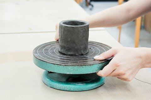 四ツ谷駅から徒歩2分！手びねり陶芸体験（約1時間）