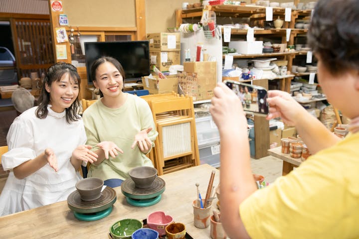 岡山 美作 電動ろくろ 講師がマンツーマンでサポート スッと整った器に大満足 湯郷温泉街でろくろ体験 アソビュー