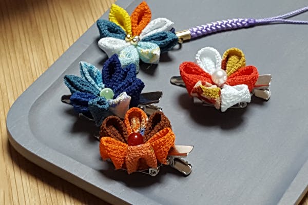 つまみ細工　つまみ絵　伝統工芸品　骨董品 つまみ細工 つまみ絵 伝統工芸品 骨董品 （伝統工芸つまみ細工
