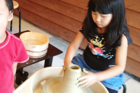 【石川・粟津温泉・陶芸体験】約30分の電動ろくろ体験！お茶碗や湯呑を作ろう