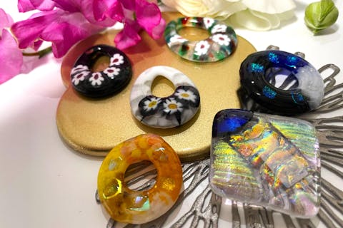 【東京・世田谷・ガラス細工手作り体験】特別なガラスを使ったオリジナル ガラスアクセサリー作り ♪ 風合いを楽しめるフュージング