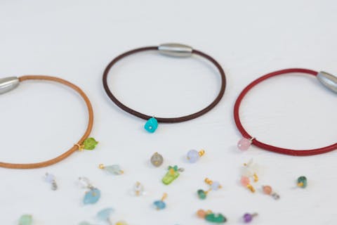 【福岡・糸島・アクセサリー作り】＜糸島土産に大人気のレザーアクセ！＞レザーブレスレットと選べる天然石のアクセサリー作り！