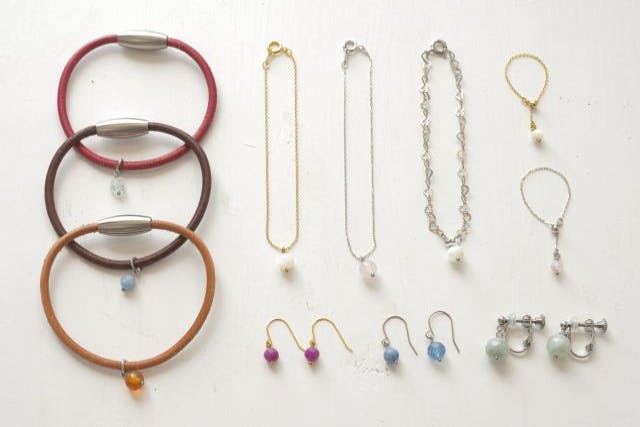 【大人気のレザーも選べる！4,950円～コース】糸島・ビギナー向け！選べる天然石・レザーのアクセサリー作り♪　追加料金でカスタマイズ可能