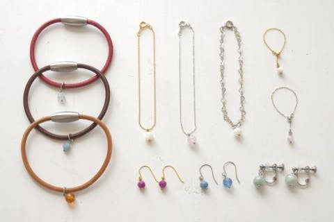 【大人気のレザーも選べる！4,950円～コース】糸島・ビギナー向け！選べる天然石・レザーのアクセサリー作り♪　追加料金でカスタマイズ可能