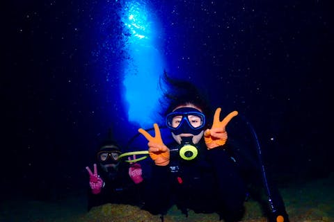 【沖縄・青の洞窟・体験ダイビング】青の洞窟と熱帯魚の餌付け満喫！ガイド貸切！大人気GoPro写真＆動画無料！口コミ＆写真高評価！