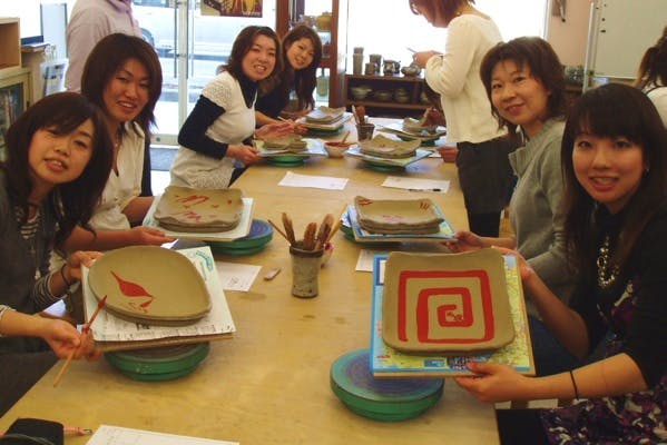 【120分・志野の板皿】伝統的な紐作りの技法でつくる。志野の板皿プラン