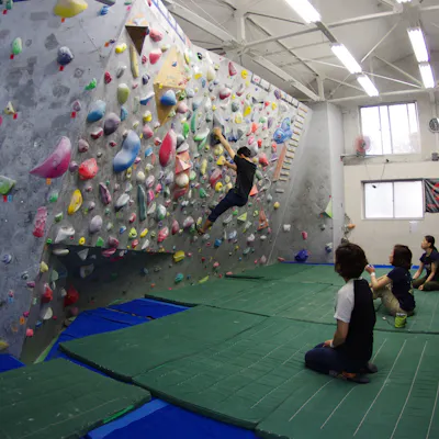 大阪 心斎橋 ボルダリング 当サイト限定 仕事帰りやお休みの日 いつでも利用できる2時間限定プラン 心斎橋駅から徒歩10分 長堀橋駅から徒歩5分 アソビュー 大阪 心斎橋 ボルダリング 当サイト限定 仕事帰りやお休みの日 いつでも利用できる2時間限定プラン 心斎橋駅から徒歩10分 長堀橋駅から徒歩5分 アソビュー